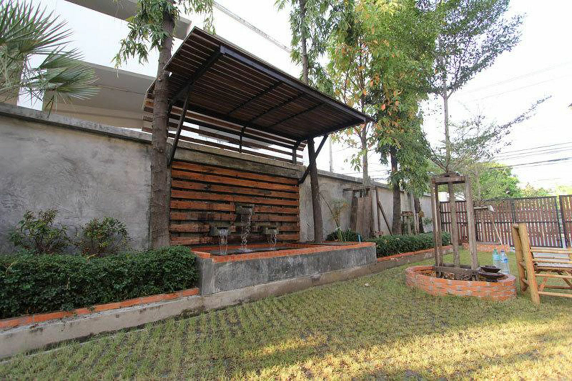 Leesort @ Onnuch Hotel Bangkok Exterior photo